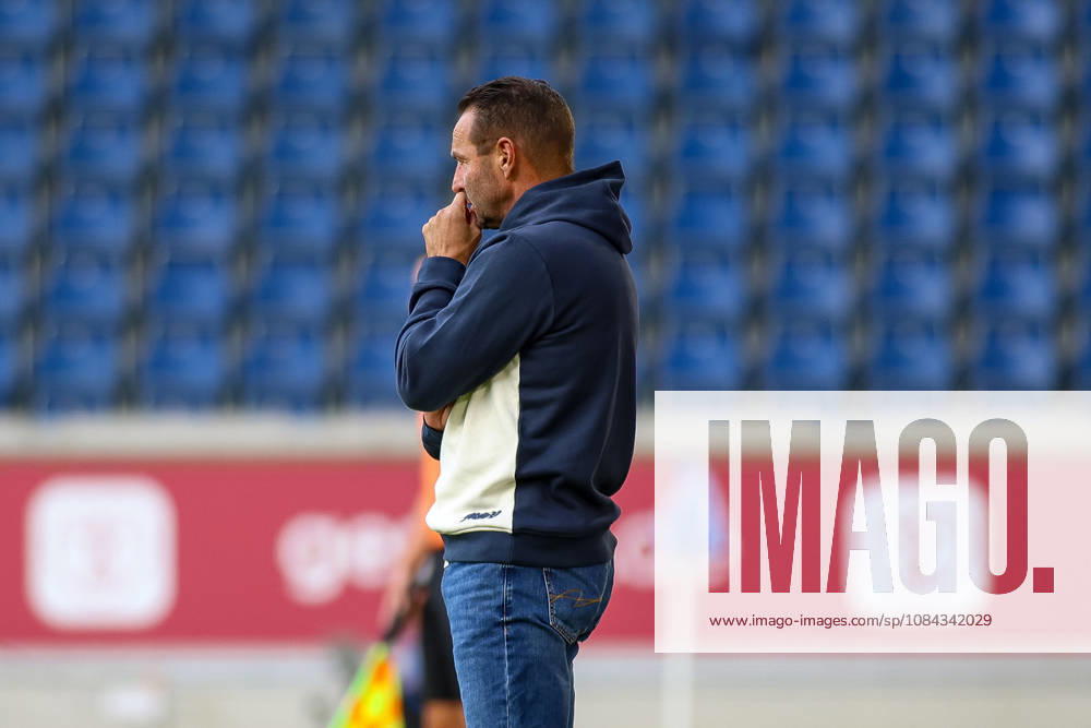 GER, Fussball, Herren, 3. Liga, Saison 2026 2027, MSV Duisburg - TSG Hoffenheim II Dietmar Hirsch (MSV) schaut