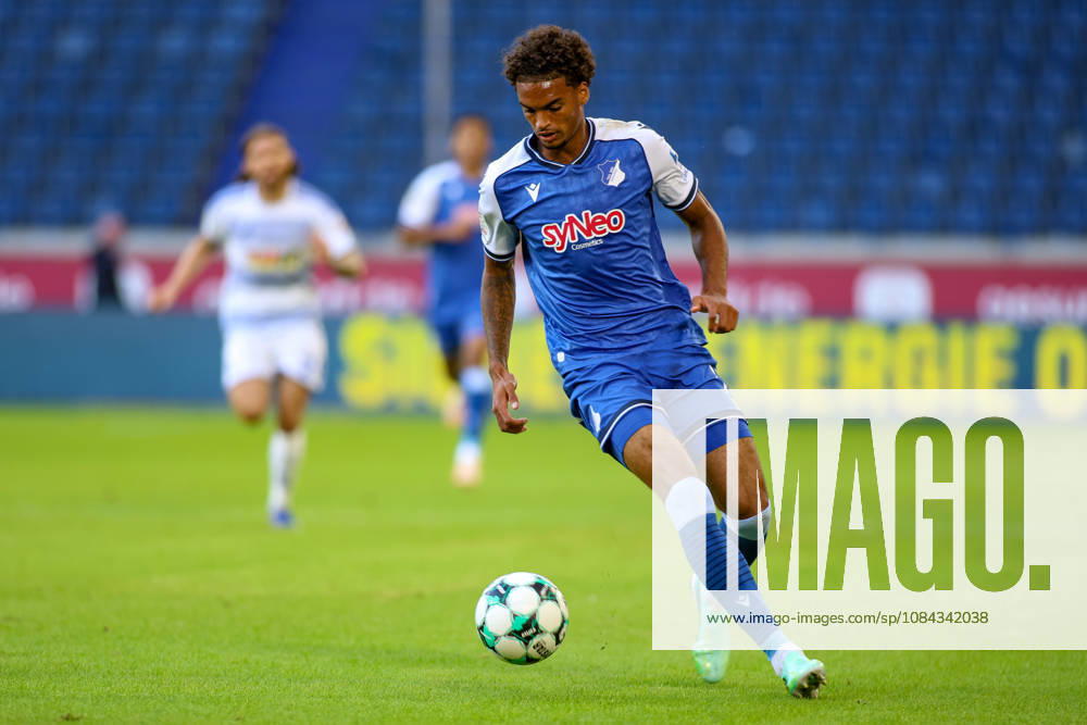 GER, Fussball, Herren, 3. Liga, Saison 2026 2027, MSV Duisburg - TSG Hoffenheim II Jykese Fields (TSG II) in Aktion am Ball, Einzelaktion