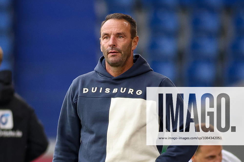 GER, Fussball, Herren, 3. Liga, Saison 2026 2027, MSV Duisburg - TSG Hoffenheim II Dietmar Hirsch (MSV) schaut