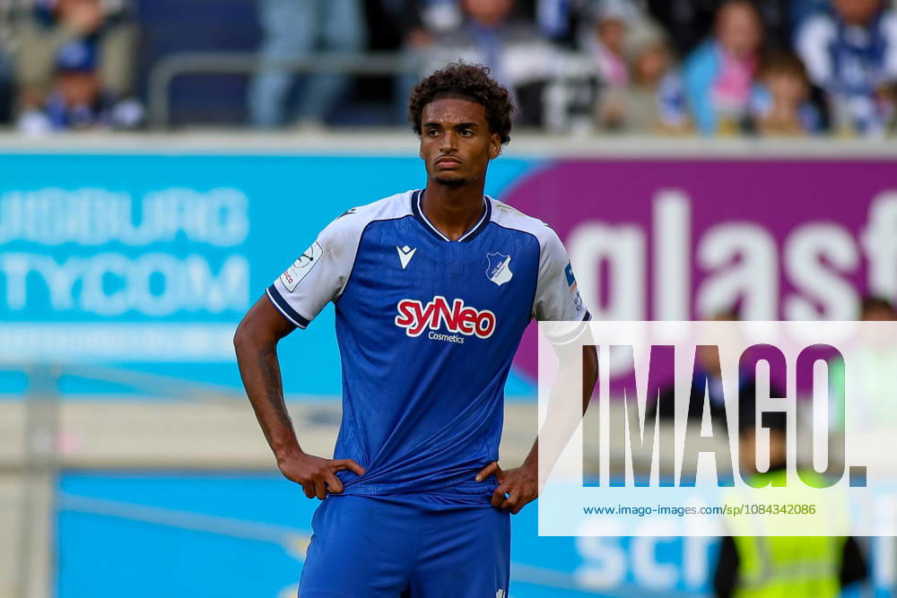 GER, Fussball, Herren, 3. Liga, Saison 2026 2027, MSV Duisburg - TSG Hoffenheim II Jykese Fields (TSG II) schaut