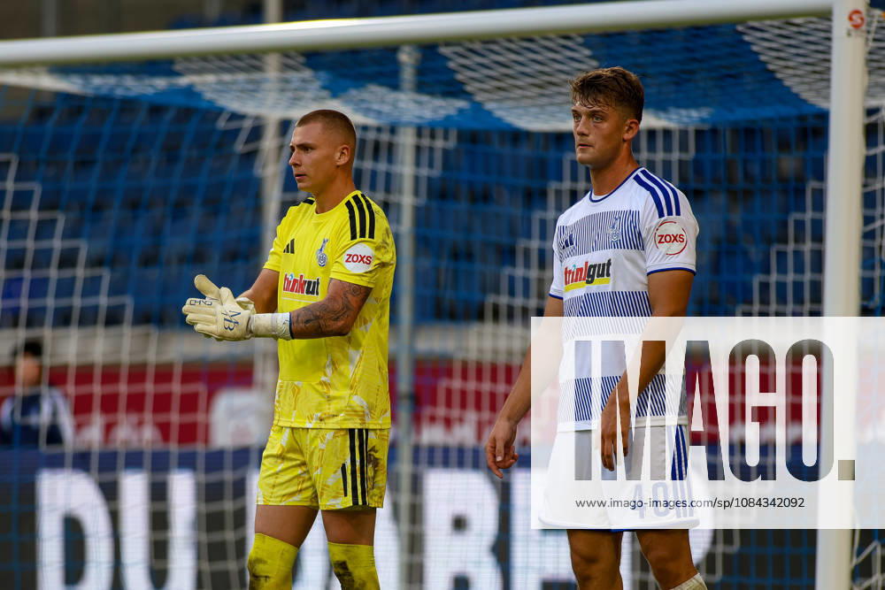 GER, Fussball, Herren, 3. Liga, Saison 2026 2027, MSV Duisburg - TSG Hoffenheim II Maximilian Braune (MSV) und Ben Schlicke (MSV) schauen
