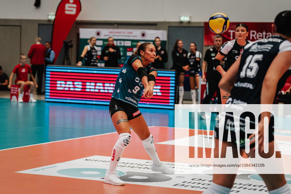 Im Bild: Annahme durch Emilia Schaarschmidt (9, Dresdner SC) 10.10.2026, Dresdner SC - Allianz MTV Stuttgart, DEKRA 1. Bundesliga Frauen, Volleyball, Deutschland, Dresden, Cyberport Arena