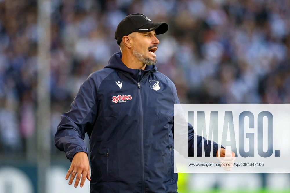 GER, Fussball, Herren, 3. Liga, Saison 2026 2027, MSV Duisburg - TSG Hoffenheim II Stefan Kleineheismann (TSG II) gestikuliert, Gestik