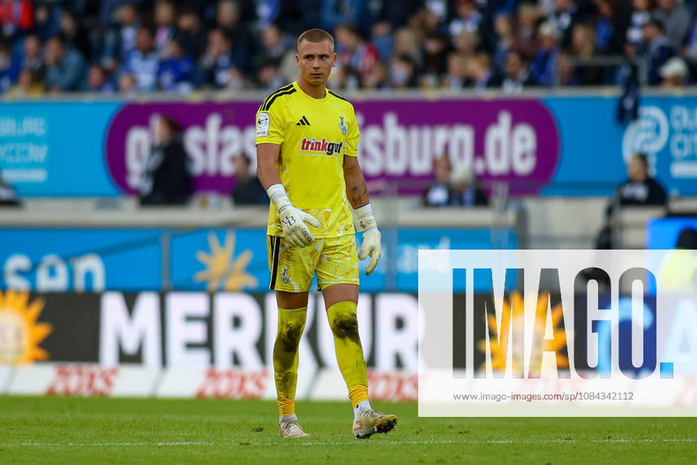 GER, Fussball, Herren, 3. Liga, Saison 2026 2027, MSV Duisburg - TSG Hoffenheim II Maximilian Braune (MSV) schaut