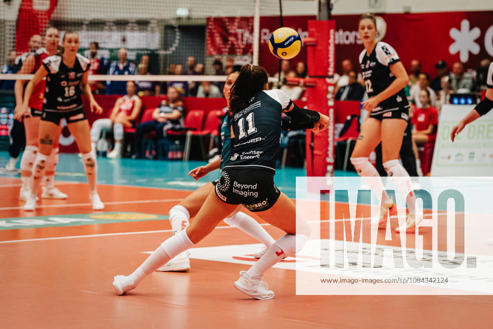 Im Bild: Annahme durch Rylen Reid (11, Dresdner SC) 10.10.2026, Dresdner SC - Allianz MTV Stuttgart, DEKRA 1. Bundesliga Frauen, Volleyball, Deutschland, Dresden, Cyberport Arena