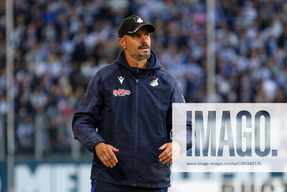 GER, Fussball, Herren, 3. Liga, Saison 2026 2027, MSV Duisburg - TSG Hoffenheim II Stefan Kleineheismann (TSG II) schaut