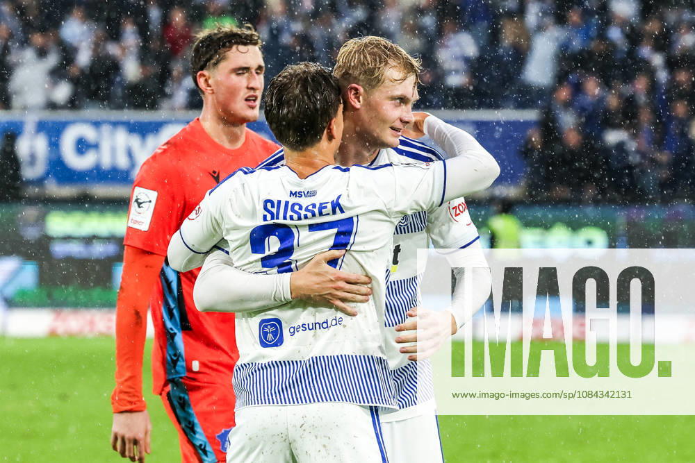Fussball, 3.Liga Saison 2026 2027 8.Spieltag MSV Duisburg - TSG 1899 Hoffenheim II 10.10.2026, schauinsland-reisen-arena Patrick Sussek (MSV Duisburg, 37) Peter Remmert (MSV Duisburg, 39) freuen sich nach dem Spiel über den Sieg Duisburg schauinsland-reisen-arena Nordrhein-Westfalen Deutschland