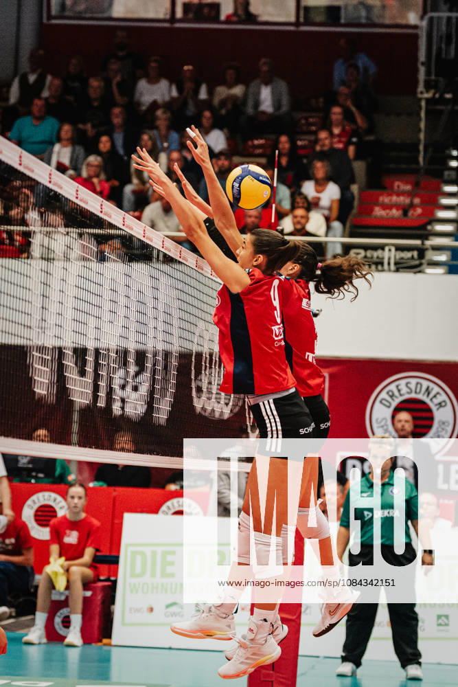 Im Bild: Anna Koulberg (9, MTV Stuttgart) versucht den Ball zu blocken 10.10.2026, Dresdner SC - Allianz MTV Stuttgart, DEKRA 1. Bundesliga Frauen, Volleyball, Deutschland, Dresden, Cyberport Arena
