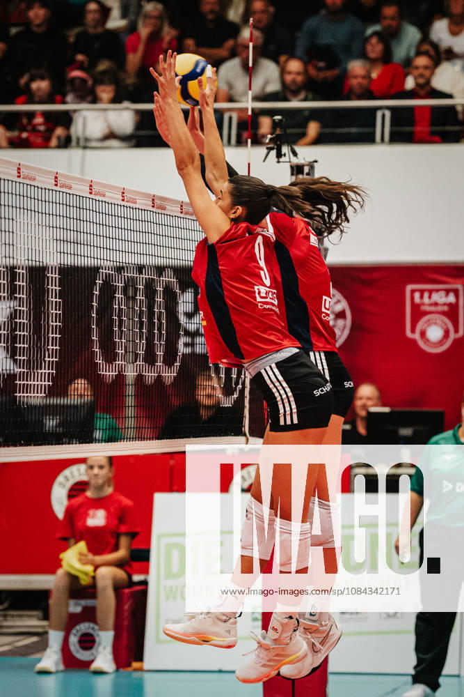 Im Bild: erfolgreicher Block durch Anna Koulberg (9, MTV Stuttgart) 10.10.2026, Dresdner SC - Allianz MTV Stuttgart, DEKRA 1. Bundesliga Frauen, Volleyball, Deutschland, Dresden, Cyberport Arena