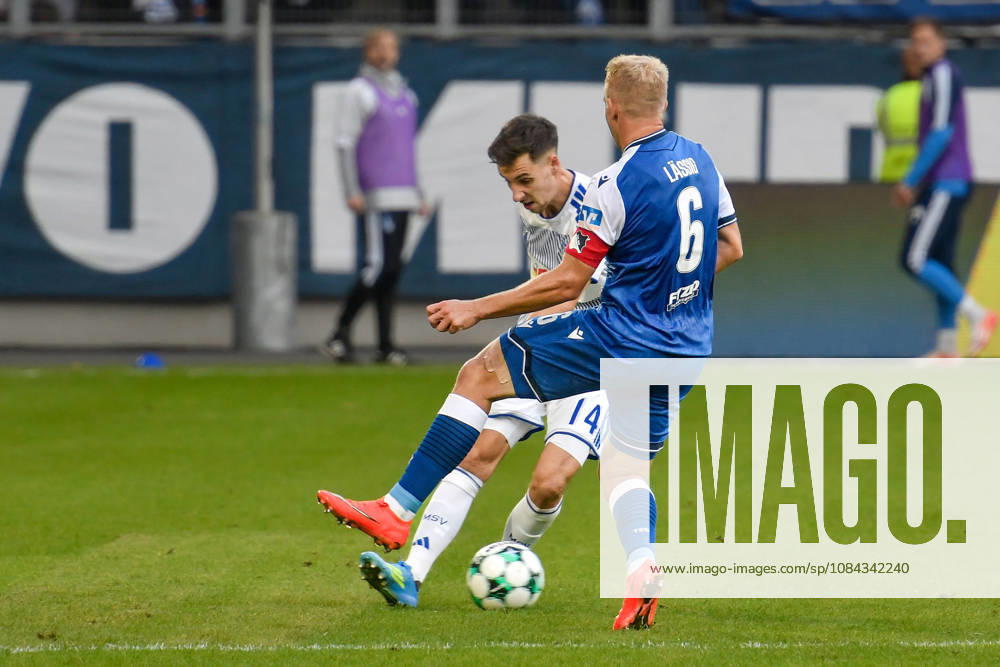 V. li. im Zweikampf Conor Noß Noss (Duisburg 14) Valentin Lässig Laessig (Hoffenheim 6) 10.10.2026 ¢ Fussball ¢ MSV Duisburg vs TSG 1899 Hoffenheim II, Schauinsland-Reisen-Arena, Duisburg, DFB DFL REGULATIONS PROHIBIT ANY USE OF PHOTOGRAPHS AS IMAGE SEQUENCES AND OR QUASI-VIDEO NRW Germany