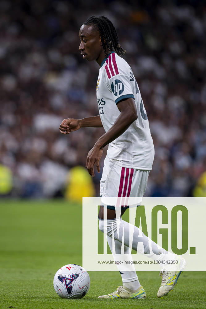 Real Madrid CF v Villarreal CF - LaLiga EA Sports 2026 27 Yan Diomande of Real Madrid CF is in action with the ball during the LaLiga EA Sports football match between Real Madrid CF and Villarreal CF at Estadio Bernabeu on October 10, 2026 in Madrid, Spain. Madrid Estadio Bernabeu Madrid Spain