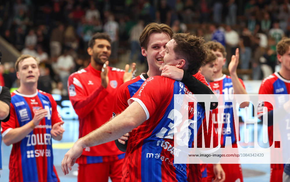 Deutschland, Göppingen, Handball Opel HBL Bundesliga, FRISCH AUF! Göppingen vs. SG BBM Bietigheim, Jubel Bietigheim, v.l. Maxim Orlov (BBM), Jonathan Fischer (BBM)