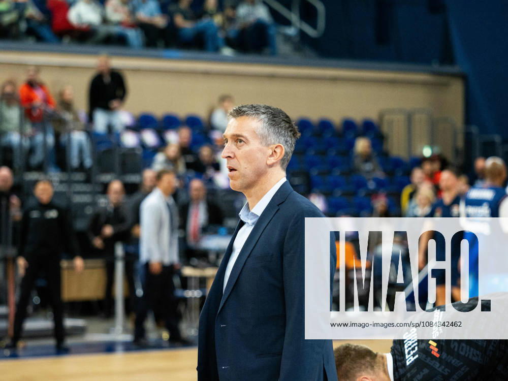 Co-Trainer Dejan Mihevc (Fitness First Würzburg Baskets). Rostock Seawolves vs. Fitness First Würzburg Baskets, Stadthalle Rostock, easyCredit Basketball Bundesliga, 5. Spieltag, 10.10.2026 Rostock Seawolves vs. Fitness First Würzburg Baskets, Stadthalle Rostock, easyCredit Basketball Bundesliga, 5. Spieltag, Seawolves, Würzburg Baskets, Basketball 10.10.2026 Rostock