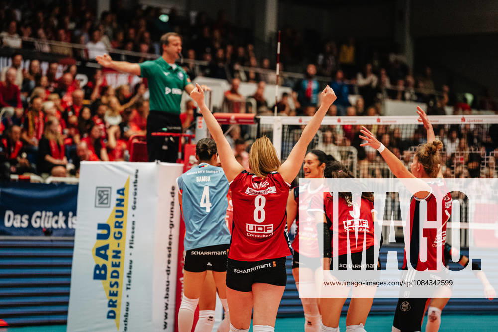 Im Bild: Eleanor Holthaus (8, MTV Stuttgart) freut sich über den Punkt 10.10.2026, Dresdner SC - Allianz MTV Stuttgart, DEKRA 1. Bundesliga Frauen, Volleyball, Deutschland, Dresden, Cyberport Arena