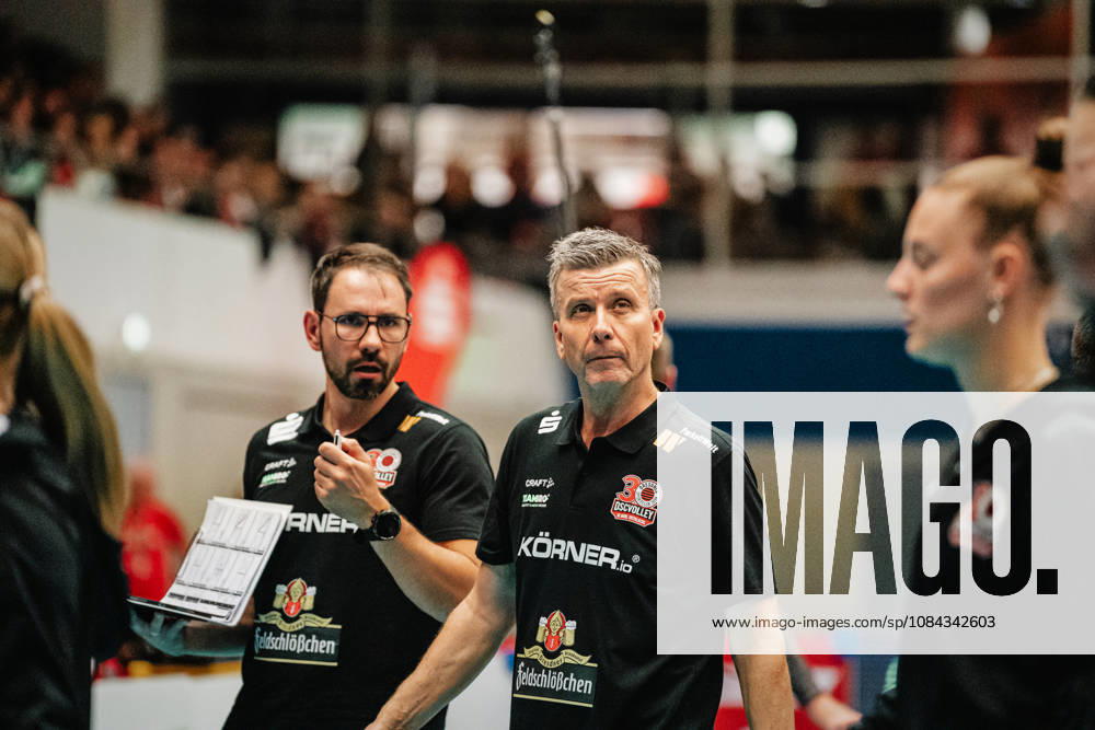 Im Bild: Trainer Alexander Waibl (Dresdner SC) 10.10.2026, Dresdner SC - Allianz MTV Stuttgart, DEKRA 1. Bundesliga Frauen, Volleyball, Deutschland, Dresden, Cyberport Arena