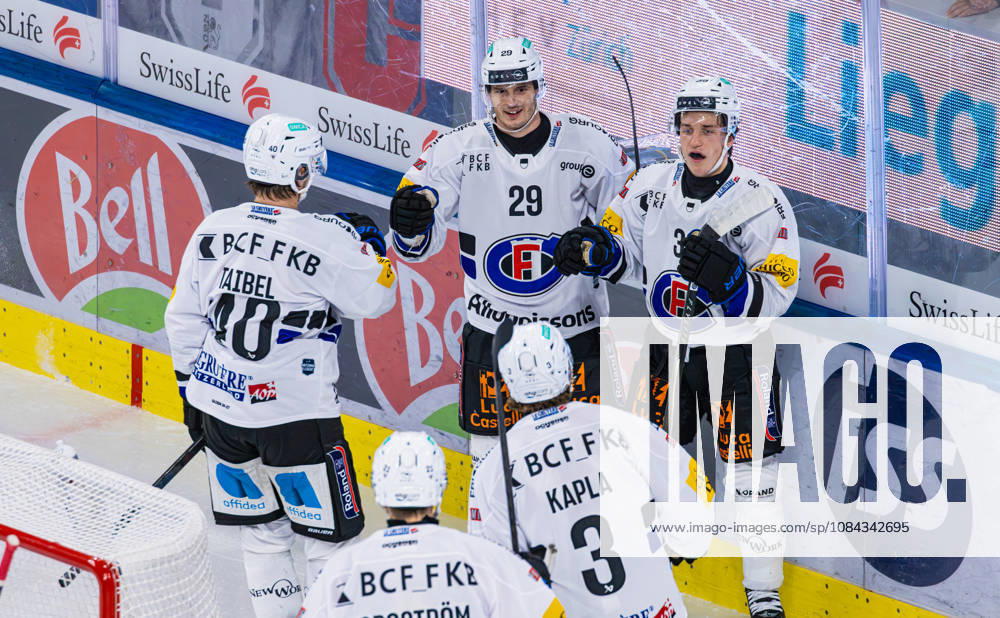 Ice hockey, Eishockey National League Regular Season - ZSC Lions vs HC Frib Zurich, Switzerland, 10th Oct 2026: 22nd minute 29 Anthony Richard (Fribourg) scores the 2:2 and celebrates with 40 Jonas Taibel, 39 Jamiro Reber and 3 Michael Kapla (all Fribourg).