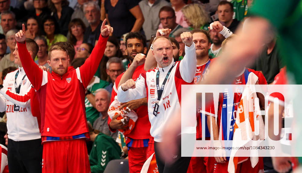 Deutschland, Göppingen, Handball Opel HBL Bundesliga, FRISCH AUF! Göppingen vs. SG BBM Bietigheim, Jubel, BBM Trainer Hartmut Mayerhoffer
