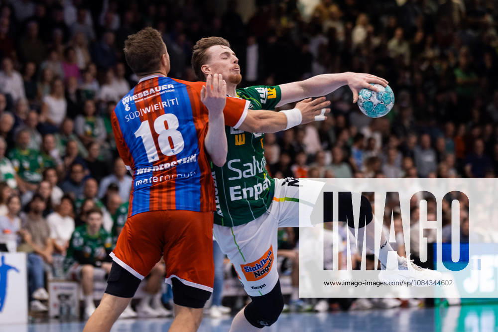 Erik PERSSON (FRISCH AUF! Goeppingen, 22) im Zweikampf gegen Fabian WIEDERSTEIN (SG BBM Bietigheim, 18) GER, FRISCH AUF! Goeppingen vs. SG BBM Bietigheim, Handball, Bundesliga, OPEL HBL, 8. Spieltag, Spielzeit 2026 2027, 10.10.2026, GER, FRISCH AUF! Goeppingen vs. SG BBM Bietigheim, Handball, Bundesliga, OPEL HBL, 8. Spieltag, Spielzeit 2026 2027, 10.10.2026, Goeppingen