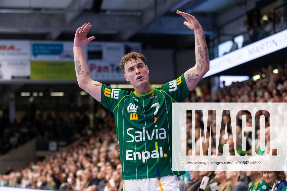 Victor KLOEVE (FRISCH AUF! Goeppingen, 07) animiert das Publikum GER, FRISCH AUF! Goeppingen vs. SG BBM Bietigheim, Handball, Bundesliga, OPEL HBL, 8. Spieltag, Spielzeit 2026 2027, 10.10.2026, GER, FRISCH AUF! Goeppingen vs. SG BBM Bietigheim, Handball, Bundesliga, OPEL HBL, 8. Spieltag, Spielzeit 2026 2027, 10.10.2026, Goeppingen