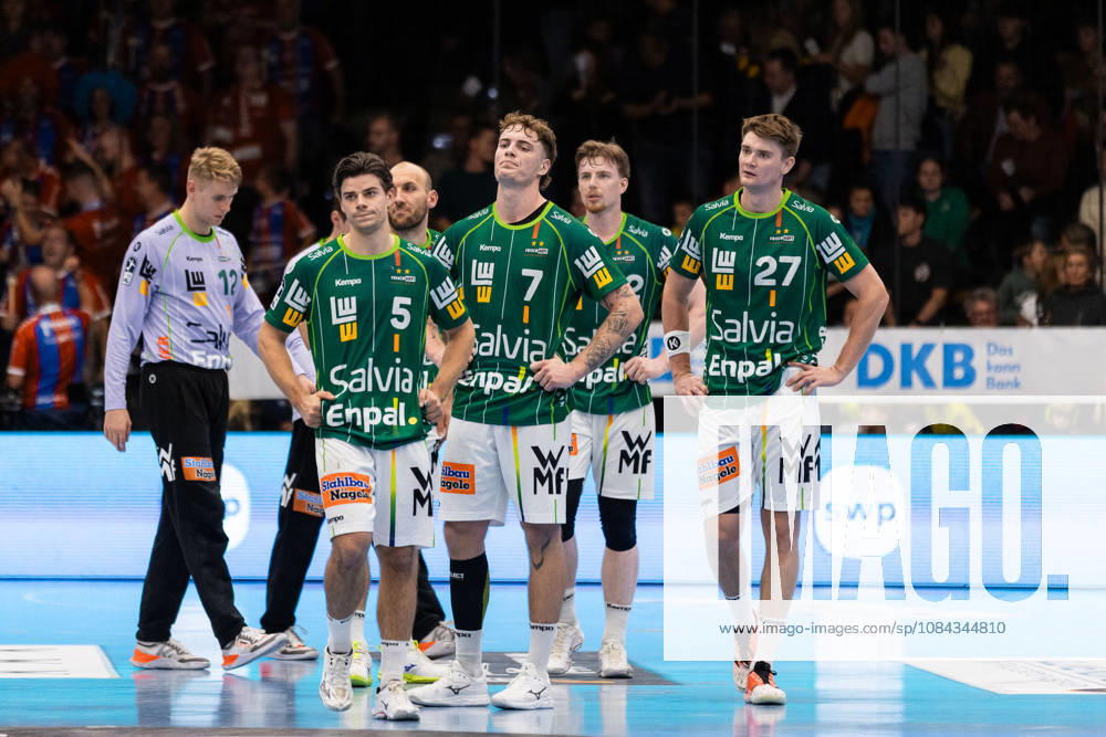 Die Goeppinger Spieler sind enttaeuscht nach dem Spiel GER, FRISCH AUF! Goeppingen vs. SG BBM Bietigheim, Handball, Bundesliga, OPEL HBL, 8. Spieltag, Spielzeit 2026 2027, 10.10.2026, GER, FRISCH AUF! Goeppingen vs. SG BBM Bietigheim, Handball, Bundesliga, OPEL HBL, 8. Spieltag, Spielzeit 2026 2027, 10.10.2026, Goeppingen