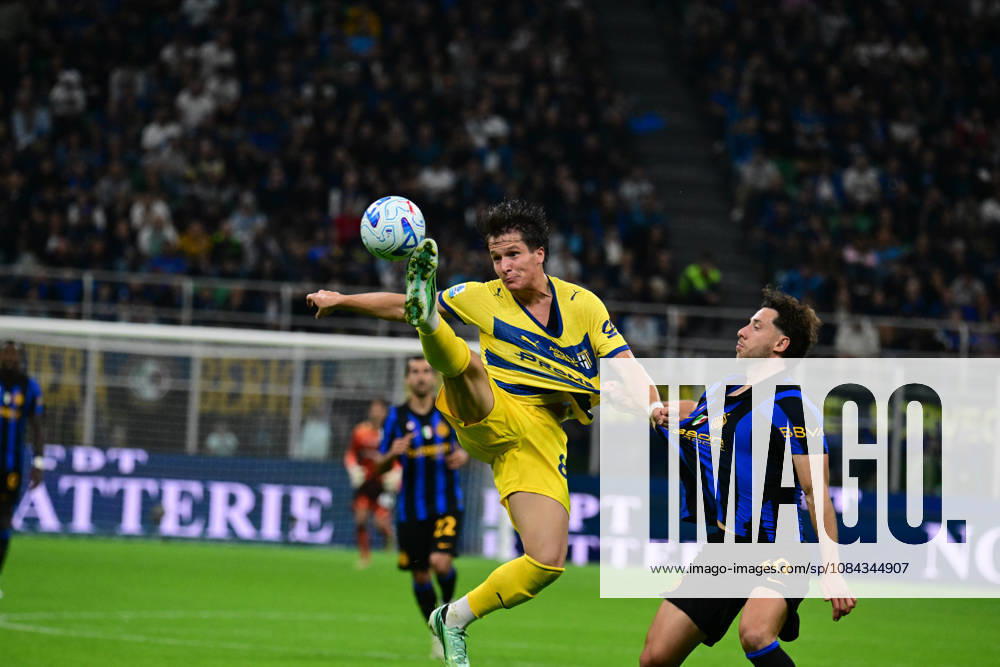FC Internazionale v Parma Calcio - Serie A 2026 27 Giovanni Fabbian and Carlos Augusto during the Serie A match between FC Internazionale and Parma Calcio at Stadio Giuseppe Meazza in Milan, Italy, on October 10, 2026. Milan Lombardia Italy