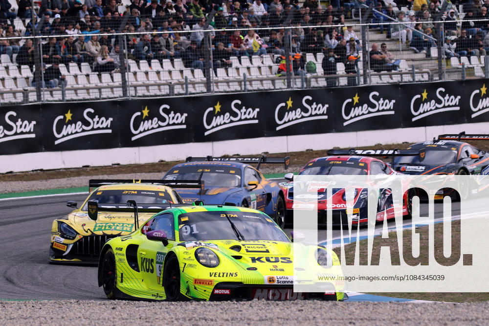 DTM - Finale Hockenheimring 09. - 11. Oktober 2026 DTM - Finale Hockenheimring 09. - 11. Oktober Rennen Samstag Im Bild: Thomas Preining (AUT) fuehrt einen Pulk an
