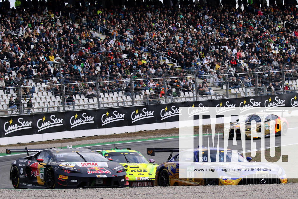 DTM - Finale Hockenheimring 09. - 11. Oktober 2026 DTM - Finale Hockenheimring 09. - 11. Oktober Rennen Samstag Im Bild: Dreikampf Maro Engel (DEU), Marco Mapelli (ITA) und Thomas Preining (AUT)