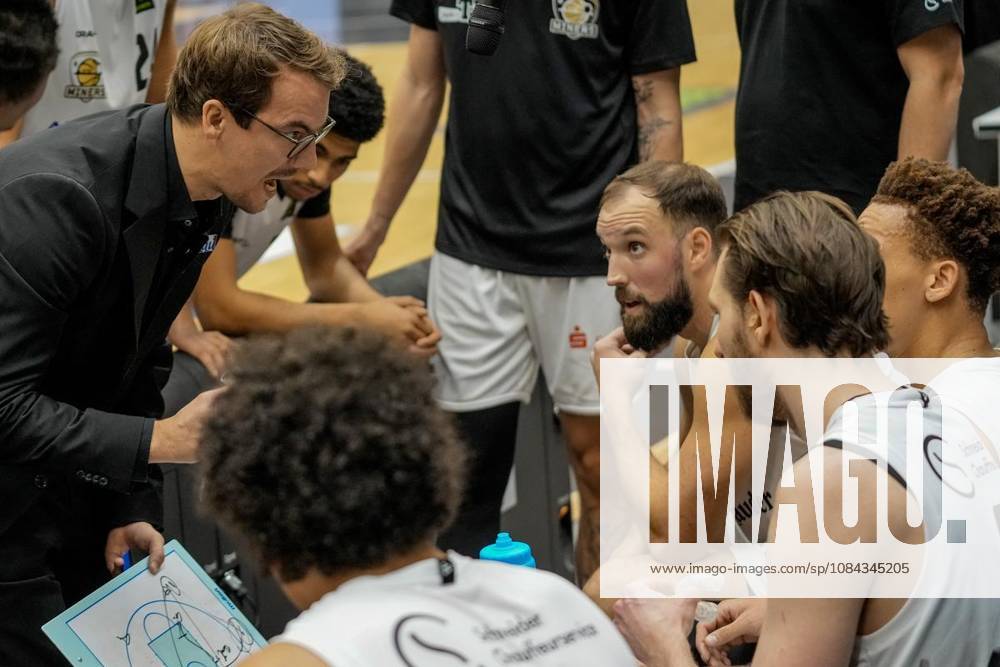 Trainer Lars Wendt (ETB Miners). Das Spiel der 2. Bundesliga ProA am 10.10. 2026, ETB Miners gegen die PS Karlsruhe LIONS, endete in der Sporthalle Am Hallo, Ernestinenstraße 57 mit X:X. Michael Gohl FUNKE Foto Services Deutschland Nordrhein-Westfalen Essen