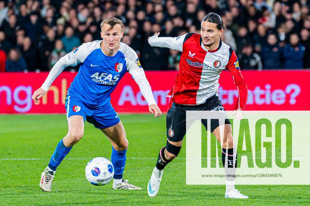 ROTTERDAM - Anis Hadj Moussa of Feyenoord battles for possession with Peer Koopmeiners of AZ Alkmaar during the Eredivisie match between Feyenoord and AZ Alkmaar at Stadion Feijenoord on 10 October 2026 in Rotterdam, the Netherlands. KEVIN SENDERS ANP Eredivisie 2026 27 ANPxSportx xMarcelxterxBalsxIVx 572060643 originalFilename: 572060643