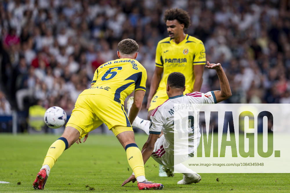 Real Madrid CF v Villarreal CF - LaLiga EA Sports 2026 27 Kylian Mbappe of Real Madrid CF (C) attempts a kick during the LaLiga EA Sports football match between Real Madrid CF and Villarreal CF at Estadio Bernabeu on October 10, 2026 in Madrid, Spain. Madrid Estadio Bernabeu Madrid Spain