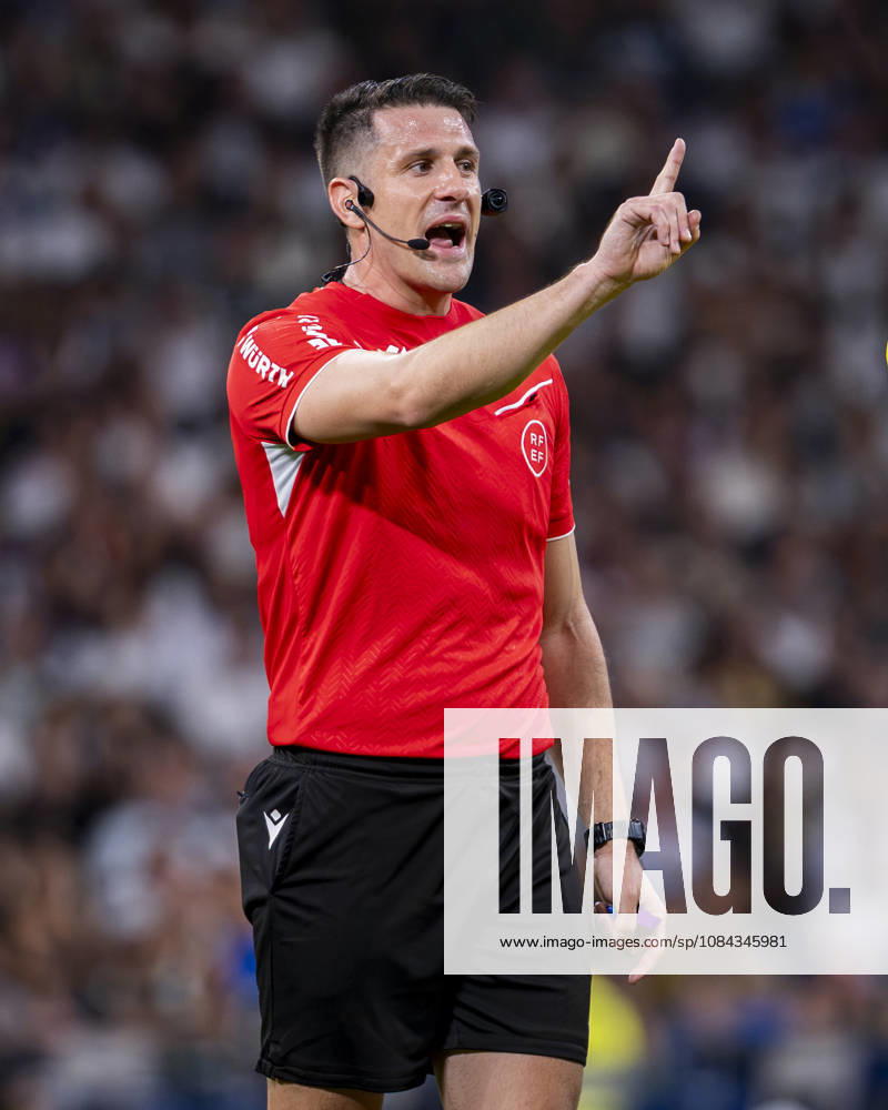 Real Madrid CF v Villarreal CF - LaLiga EA Sports 2026 27 Referee Isidro Diaz de Mera Escuderos is seen during the LaLiga EA Sports football match between Real Madrid CF and Villarreal CF at Estadio Bernabeu on October 10, 2026 in Madrid, Spain. Madrid Estadio Bernabeu Madrid Spain
