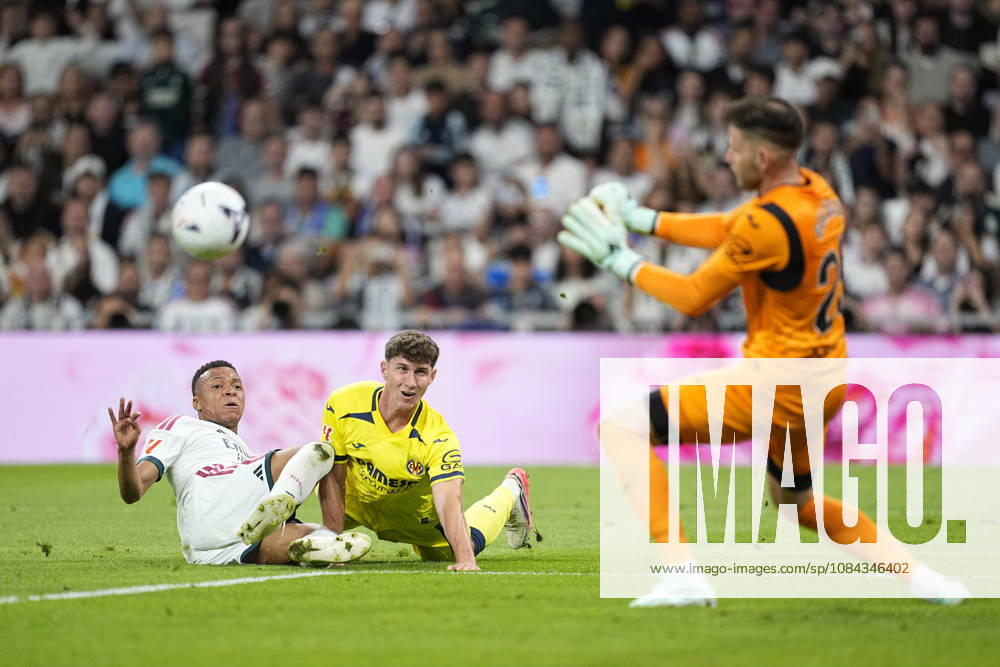 Kylian Mbappe of Real Madrid CF and Pau Navarro of Villarreal CF in action during the Spanish League, LaLiga EA Sports, football match between Real Madrid and Villarreal CF at Bernabeu stadium on October 10, 2026, in Madrid, Spain. Real Madrid V Villarreal CF - LaLiga EA Sports - ZUMAa181 20261010_zaa_a181_146