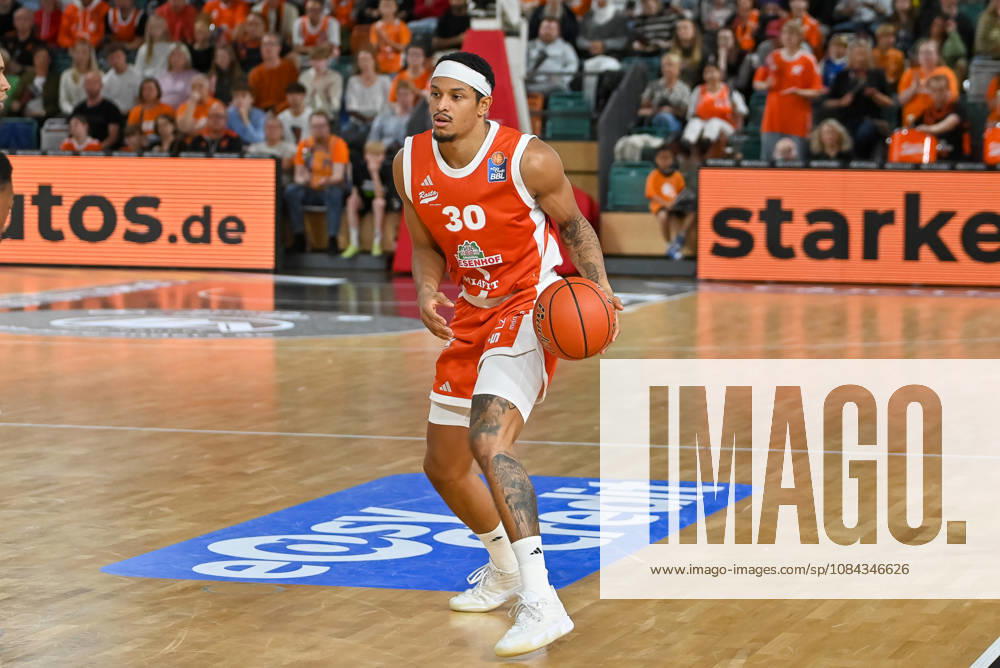 Nelson Weidemann (RASTA Vechta, 30) am Ball RASTA Vechta vs. ratiopharm Ulm, easyCredit Basketball Bundesliga, 5. Spieltag, Saison 2026 2027, 10.10.2026, RASTA Vechta vs. ratiopharm Ulm, easyCredit Basketball Bundesliga, 5. Spieltag, Saison 2026 2027, 10.10.2026 Vechta