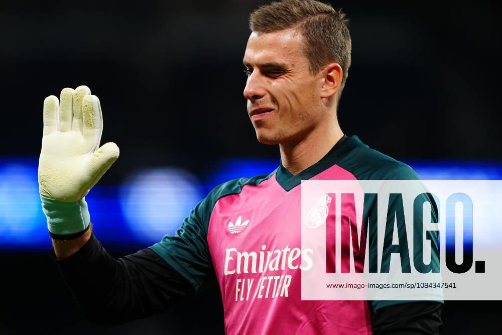 Real Madrid v Villarreal - LaLiga EA Sports 2026 27 MD8 MADRID, SPAIN - OCTOBER 10: Andriy Lunin of Real Madrid gestures before the LaLiga EA Sports match between Real Madrid CF and Villarreal CF at Santiago Bernabeu on October 10, 2026 in Madrid, Spain. Madrid Santiago Bernabeu Madrid Spain