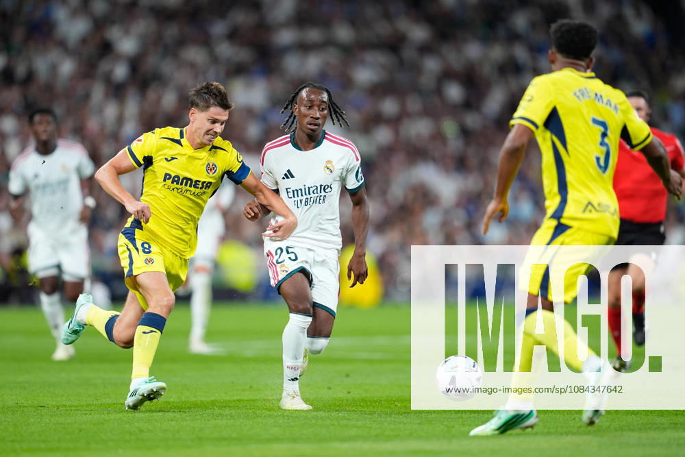 Yan Diomande of Real Madrid and Juan Foyth of Villarreal CF compete for the ball during the Spanish League, LaLiga EA Sports, football match between Real Madrid and Villarreal CF at Bernabeu stadium on October 10, 2026, in Madrid, Spain. Madrid Spain - ZUMAa181 20261010_zaa_a181_167