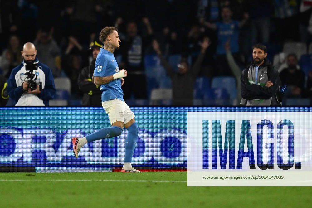 IPA89518473 - Noa Lang of S.S.C. Napoli celebrates after scoring the goal that made the score 2-0 during Matchday 6 of the Serie A Championship between S.S.C. Napoli and Frosinone Calcio at the Diego Armando Maradona Stadium on October 10, 2026, in Naples, Italy.