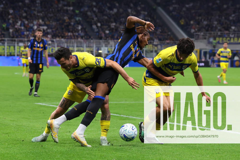 FC Internazionale v Parma Calcio 1913 - Serie A - Season 2026-2027 Milan, Italy, 10th October 2026. Djed Spence of FC Internazionale clashes with Emanuele Valeri and Simone Lontani of Parma Calcio during the FC Internazionale vs Parma Calcio 1913 Serie A match at Giuseppe Meazza, Milan. Picture credit should read: Jonathan Moscrop Milan Stadio Giuseppe Meazza Italy