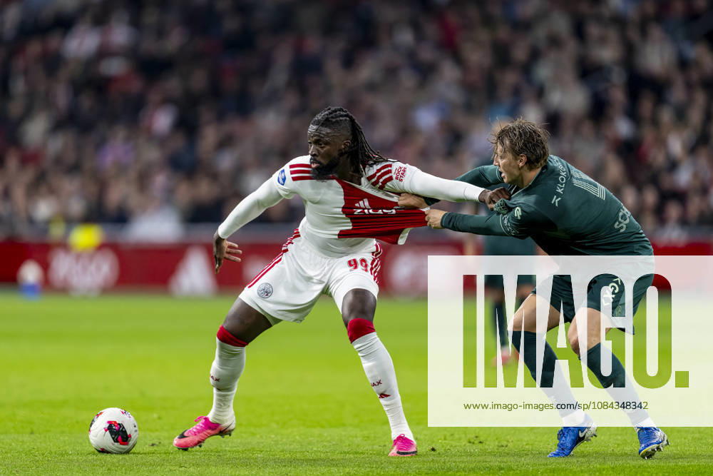 AMSTERDAM - (l-r) AFC Ajax Amsterdam forward Toluwalase Arokodare and N.E.C. Nijmegen defender Perr Schuurs during the Vriendenloterij Eredivisie match between Ajax and N.E.C. at Johan Cruijff ArenA on 10 October 2026 in Amsterdam, Nederland. (Photo by DeFodi Images) -