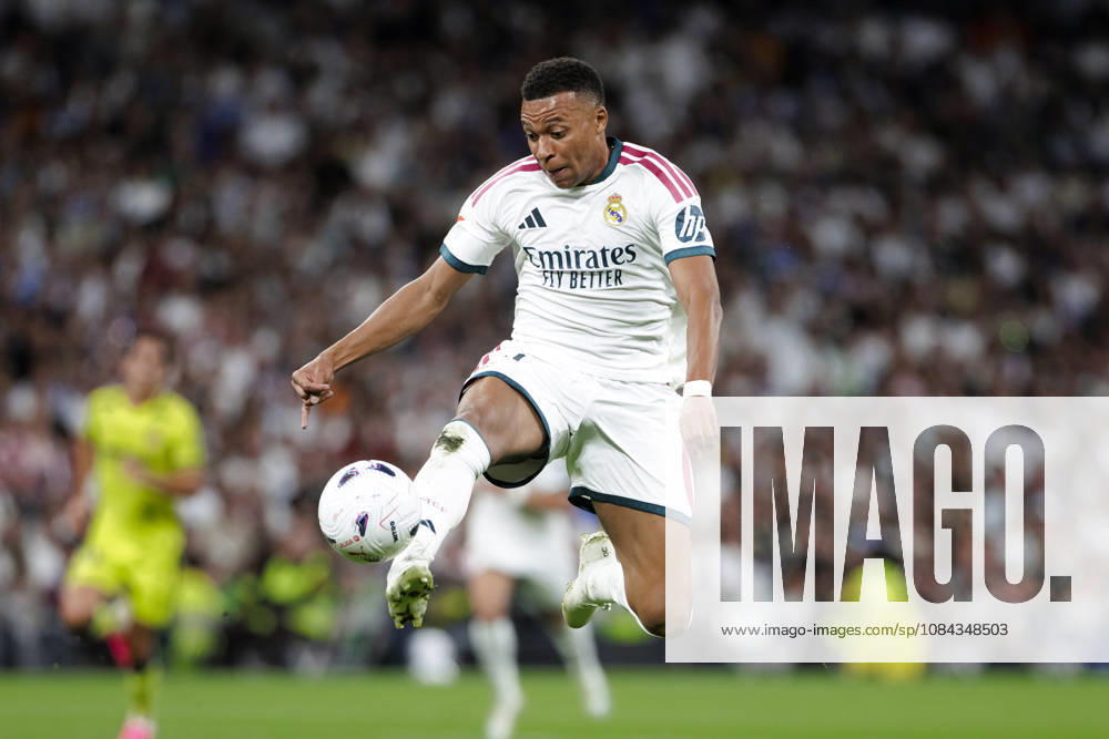 LA LIGA EA Sports - Real Madrid vs Villarreal MADRID, SPAIN - October 10:Kylian Mbappe of Real Madrid controls the ball during the La Liga 2026 27 match between Real Madrid and Villarreal at Santiago Bernabeu Stadium. (Photo by Guille Martinez f22photo) Madrid Santiago Bernabeu Stadium Spain