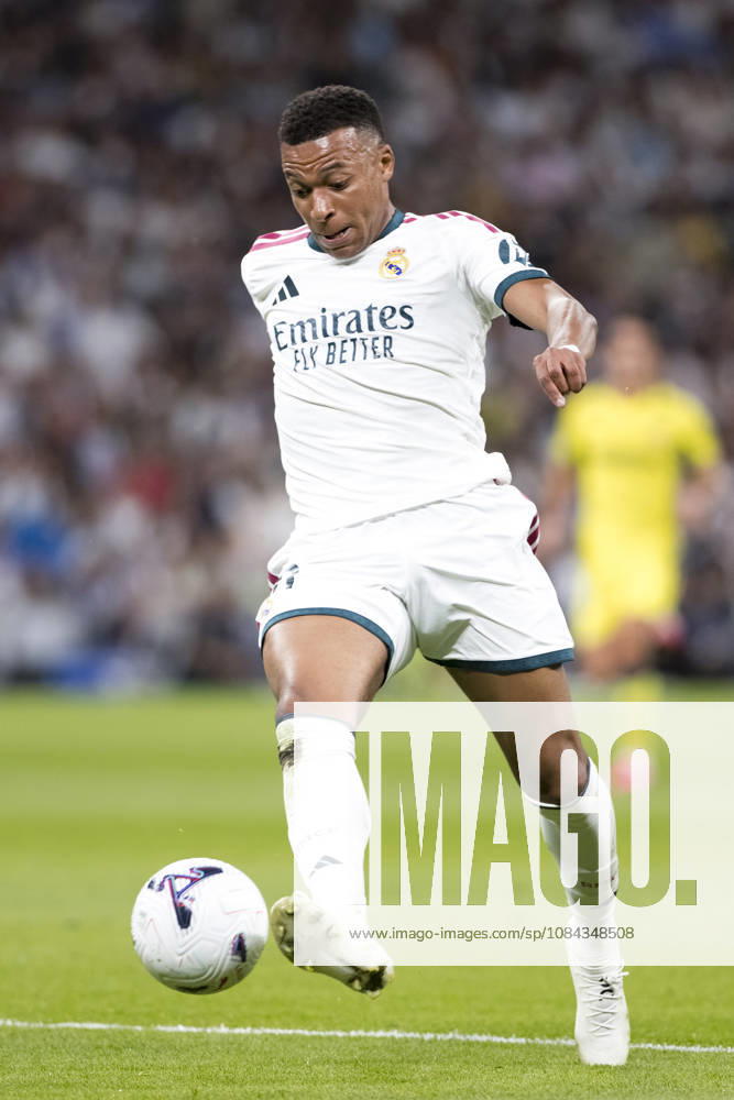 LA LIGA EA Sports - Real Madrid vs Villarreal MADRID, SPAIN - October 10:Kylian Mbappe of Real Madrid controls the ball during the La Liga 2026 27 match between Real Madrid and Villarreal at Santiago Bernabeu Stadium. (Photo by Guille Martinez f22photo) Madrid Santiago Bernabeu Stadium Spain