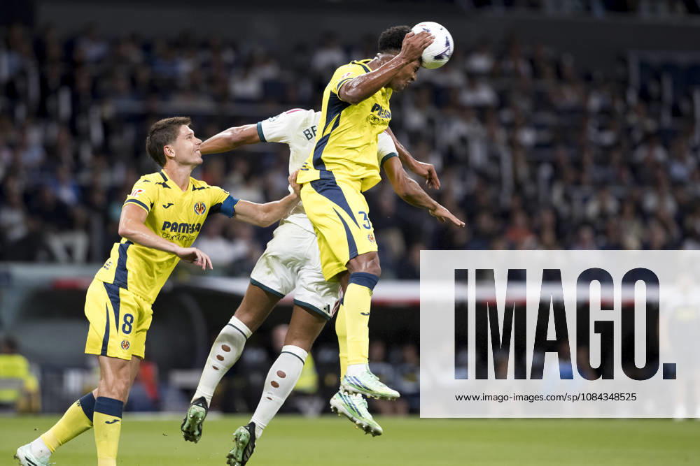 LA LIGA EA Sports - Real Madrid vs Villarreal MADRID, SPAIN - October 10:Alex Freeman of Villarreal in action during the La Liga 2026 27 match between Real Madrid and Villarreal at Santiago Bernabeu Stadium. (Photo by Guille Martinez f22photo) Madrid Santiago Bernabeu Stadium Spain