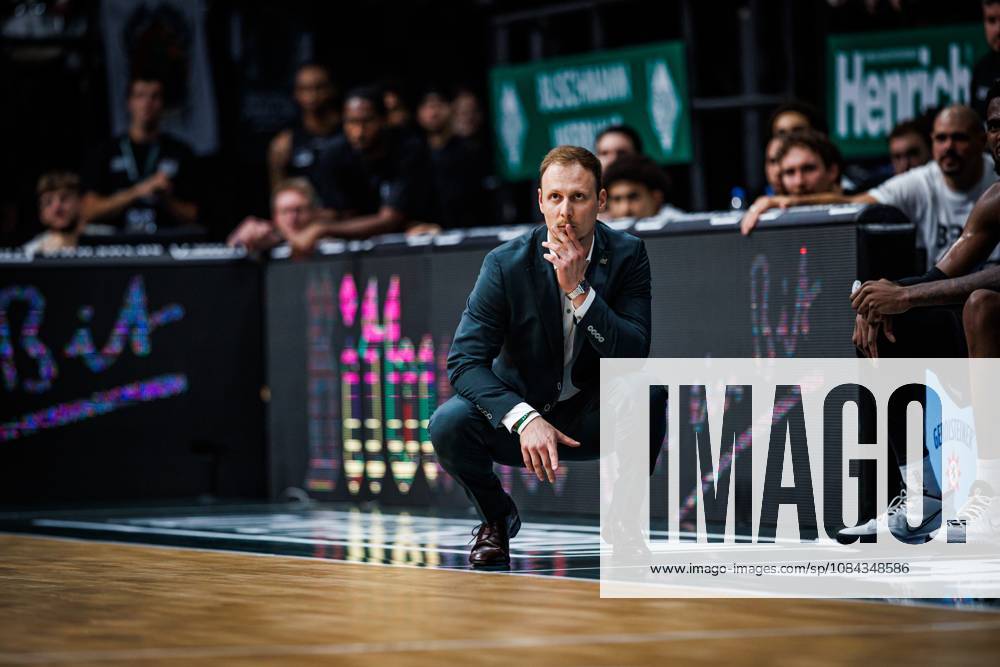Jacques Schneider (Headcoach Gladiators Trier), an der Seitenlinie, Emotionen, Geste, Gestik, Mimik, Freisteller Vet Concept Gladiators Trier vs Alba Berlin, Basketball, easyCredit BBL, 5. Spieltag, Saison 2026 2027, 10.10.2026 Vet Concept Gladiators Trier vs Alba Berlin, Basketball, easyCredit BBL, 5. Spieltag, Saison 2026 2027