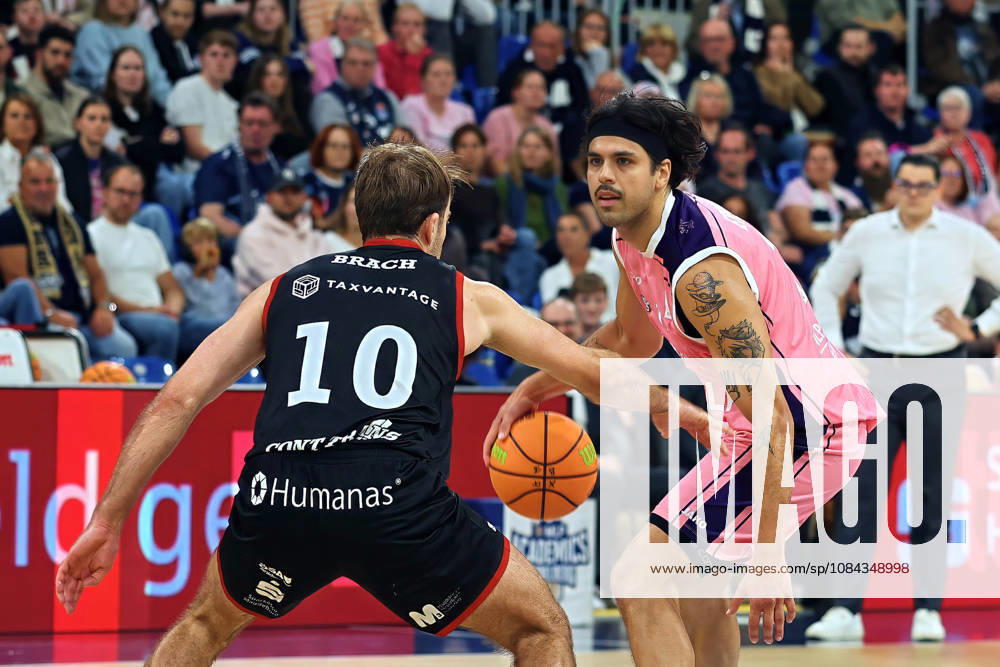 V. li. im Zweikampf, Sebastian Brach (SBB Baskets Wolmirstedt, 10),Erol Ersek (MLP Academics Heidelberg, 11) GER BBL MLP Academics Heidelberg - SBB Baskets Wolmirstedt Basketball Barmer 2.Basketball Bundesliga ProA 4.Spieltag Saison 2026 2027 10.10.2026 GER MLP Academics Heidelberg - SBB Baskets Wolmirstedt, Basketball Barmer 2.Basketball Bundesliga ProA 4.Spieltag Saison 2026 2027 10.10.2026 Heidelberg