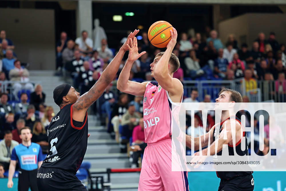 V.li.Kyndahl Huegel (SBB Baskets Wolmirstedt, 5),Lorenz Brenneke (MLP Academics Heidelberg, 19) GER BBL MLP Academics Heidelberg - SBB Baskets Wolmirstedt Basketball Barmer 2.Basketball Bundesliga ProA 4.Spieltag Saison 2026 2027 10.10.2026 GER MLP Academics Heidelberg - SBB Baskets Wolmirstedt, Basketball Barmer 2.Basketball Bundesliga ProA 4.Spieltag Saison 2026 2027 10.10.2026 Heidelberg