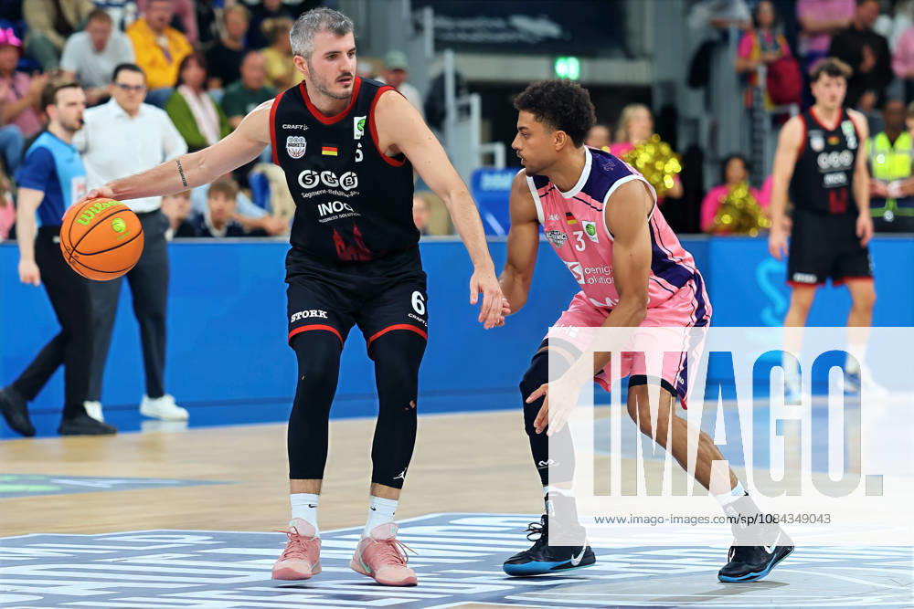 V.li.Martin Bogdanov (SBB Baskets Wolmirstedt, 6),Kevin McClain (MLP Academics Heidelberg, 03) GER BBL MLP Academics Heidelberg - SBB Baskets Wolmirstedt Basketball Barmer 2.Basketball Bundesliga ProA 4.Spieltag Saison 2026 2027 10.10.2026 GER MLP Academics Heidelberg - SBB Baskets Wolmirstedt, Basketball Barmer 2.Basketball Bundesliga ProA 4.Spieltag Saison 2026 2027 10.10.2026 Heidelberg