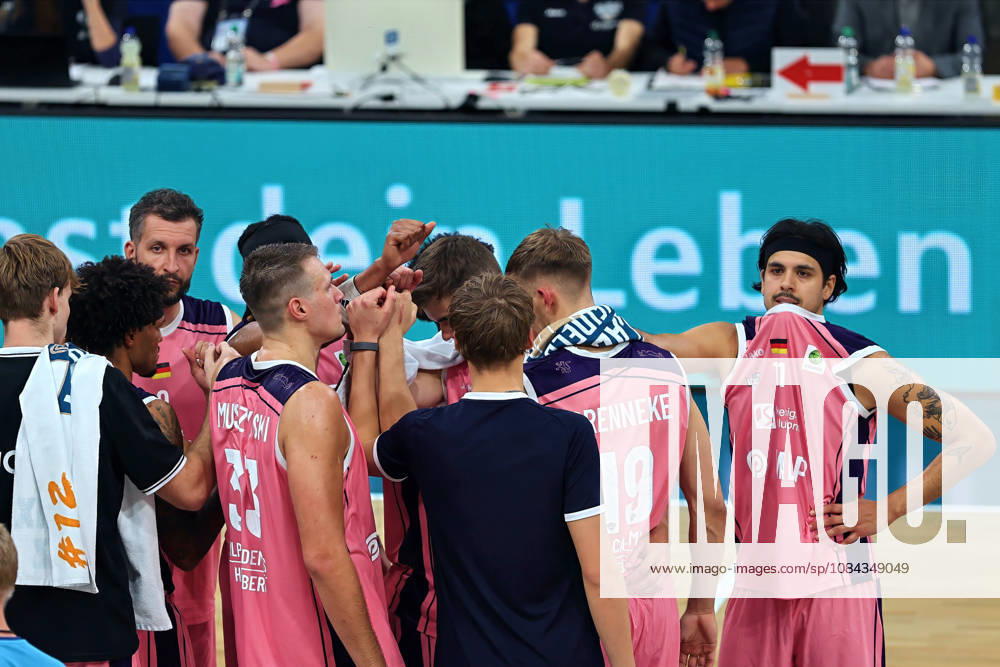Enttaeuscht auf dem Spielfeld MLP Academics Heidelberg verlieren mit 74:85 GER BBL MLP Academics Heidelberg - SBB Baskets Wolmirstedt Basketball Barmer 2.Basketball Bundesliga ProA 4.Spieltag Saison 2026 2027 10.10.2026 GER MLP Academics Heidelberg - SBB Baskets Wolmirstedt, Basketball Barmer 2.Basketball Bundesliga ProA 4.Spieltag Saison 2026 2027 10.10.2026 Heidelberg