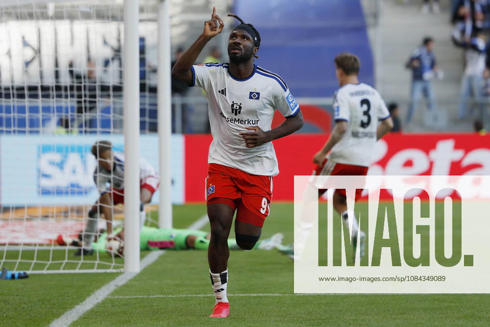 Terem Moffi (HSV) r. setzt sich im Kopfball gegen Ozan Kabak (TSG Hoffenheim) durch und Goal scored, erzielt das Tor zum 2:2, celebrate the goal im Bundesliga-Spiel zwischen der TSG 1899 Hoffenheim und dem Hamburger SV in der PreZero Arena, Sinsheim, Deutschland, am 10. Oktober 2026. in action during the Bundesliga match between TSG 1899 Hoffenheim and Hamburger SV at the PreZero Arena, Sinsheim, Germany, on October 10, 2026. DFB DFL REGULATIONS PROHIBIT ANY USE OF PHOTOGRAPHS AS IMAGE SEQUENCES AND OR QUASI-VIDEO,