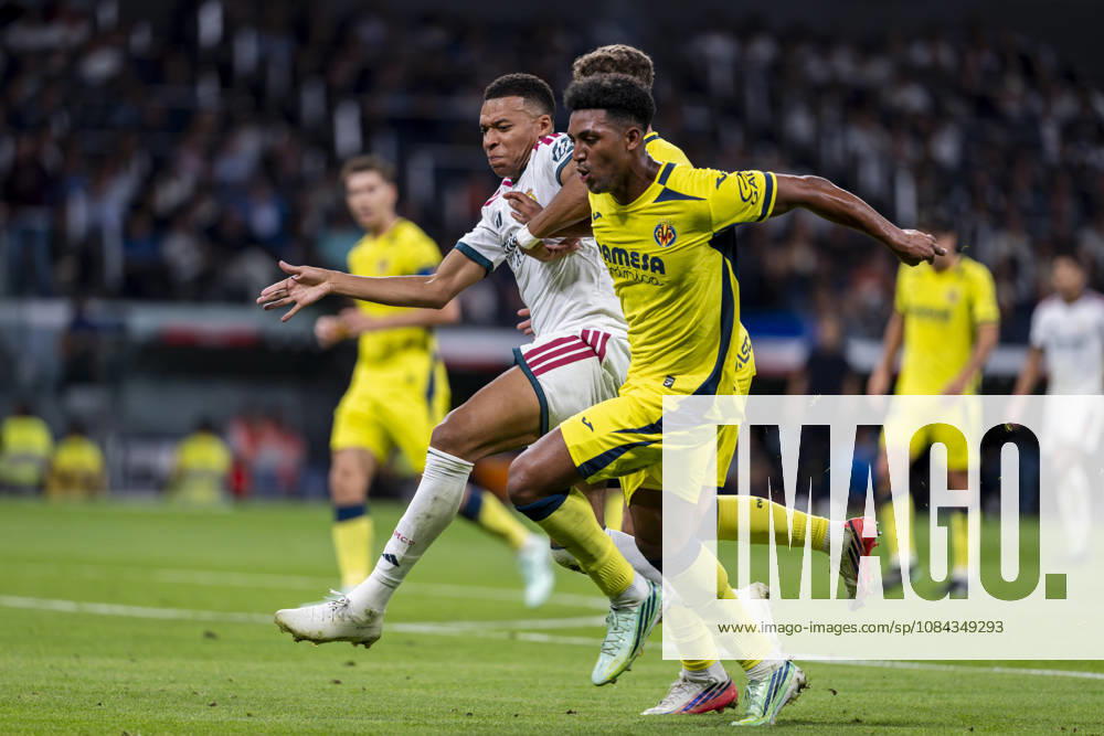 Real Madrid CF v Villarreal CF - LaLiga EA Sports 2026 27 Kylian Mbappe of Real Madrid CF (L) is in action with the ball defended by Alex Freeman of Villarreal CF (R) during the LaLiga EA Sports football match between Real Madrid CF and Villarreal CF at Estadio Bernabeu on October 10, 2026 in Madrid, Spain. Madrid Estadio Bernabeu Madrid Spain