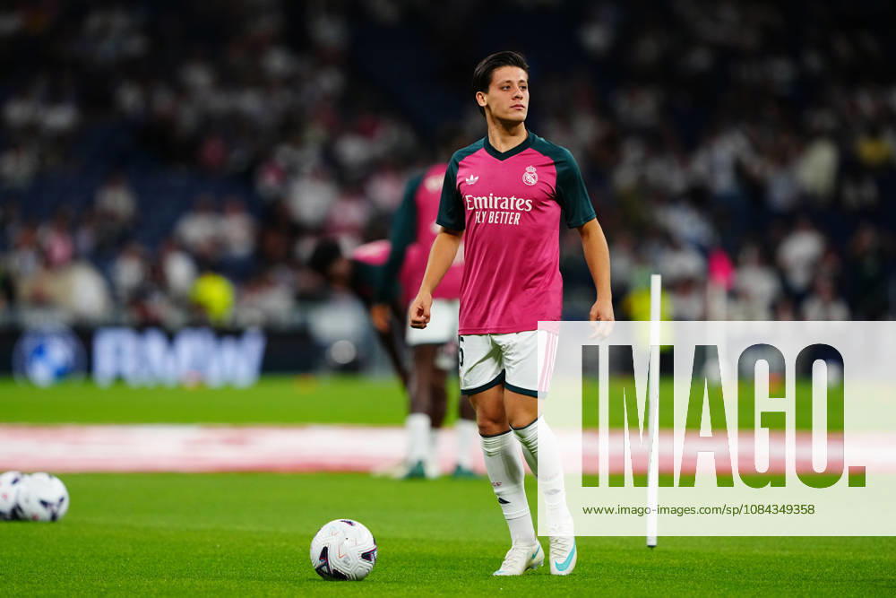 Real Madrid v Villarreal - LaLiga EA Sports 2026 27 MD8 MADRID, SPAIN - OCTOBER 10: Arda Guler of Real Madrid warms up before the LaLiga EA Sports match between Real Madrid CF and Villarreal CF at Santiago Bernabeu on October 10, 2026 in Madrid, Spain. Madrid Santiago Bernabeu Madrid Spain