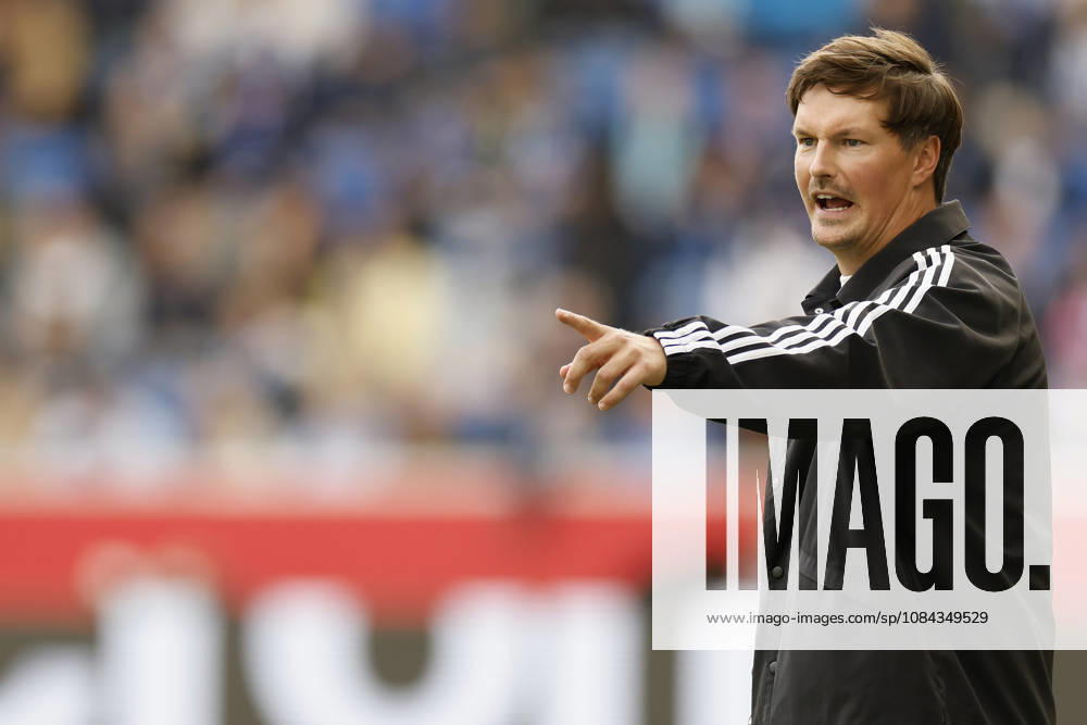 Trainer Merlin Polzin (HSV) im Bundesliga-Spiel zwischen der TSG 1899 Hoffenheim und dem Hamburger SV in der PreZero Arena, Sinsheim, Deutschland, am 10. Oktober 2026. in action during the Bundesliga match between TSG 1899 Hoffenheim and Hamburger SV at the PreZero Arena, Sinsheim, Germany, on October 10, 2026. DFB DFL REGULATIONS PROHIBIT ANY USE OF PHOTOGRAPHS AS IMAGE SEQUENCES AND OR QUASI-VIDEO,